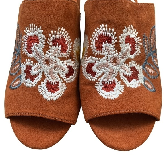 RESTRICTED Embroidered Block Heel Mules - Picture 4 of 8